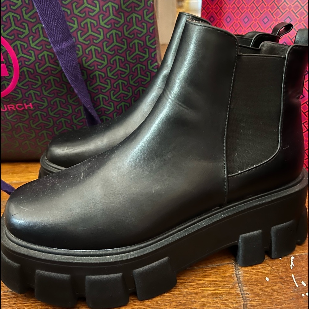 Trendy platform boots